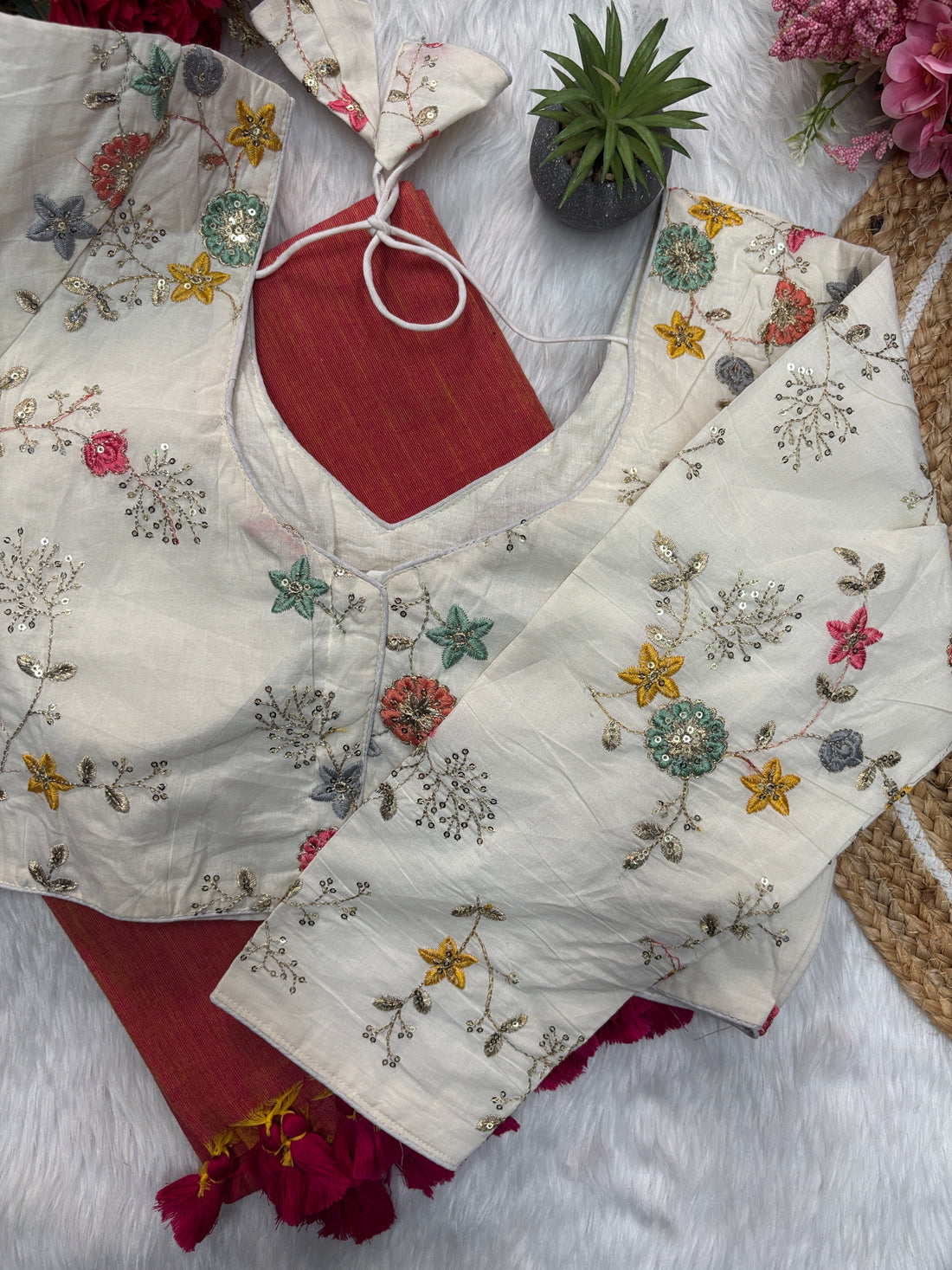 Handloom Cotton Saree With Embrodery Work Ready Made Blouse